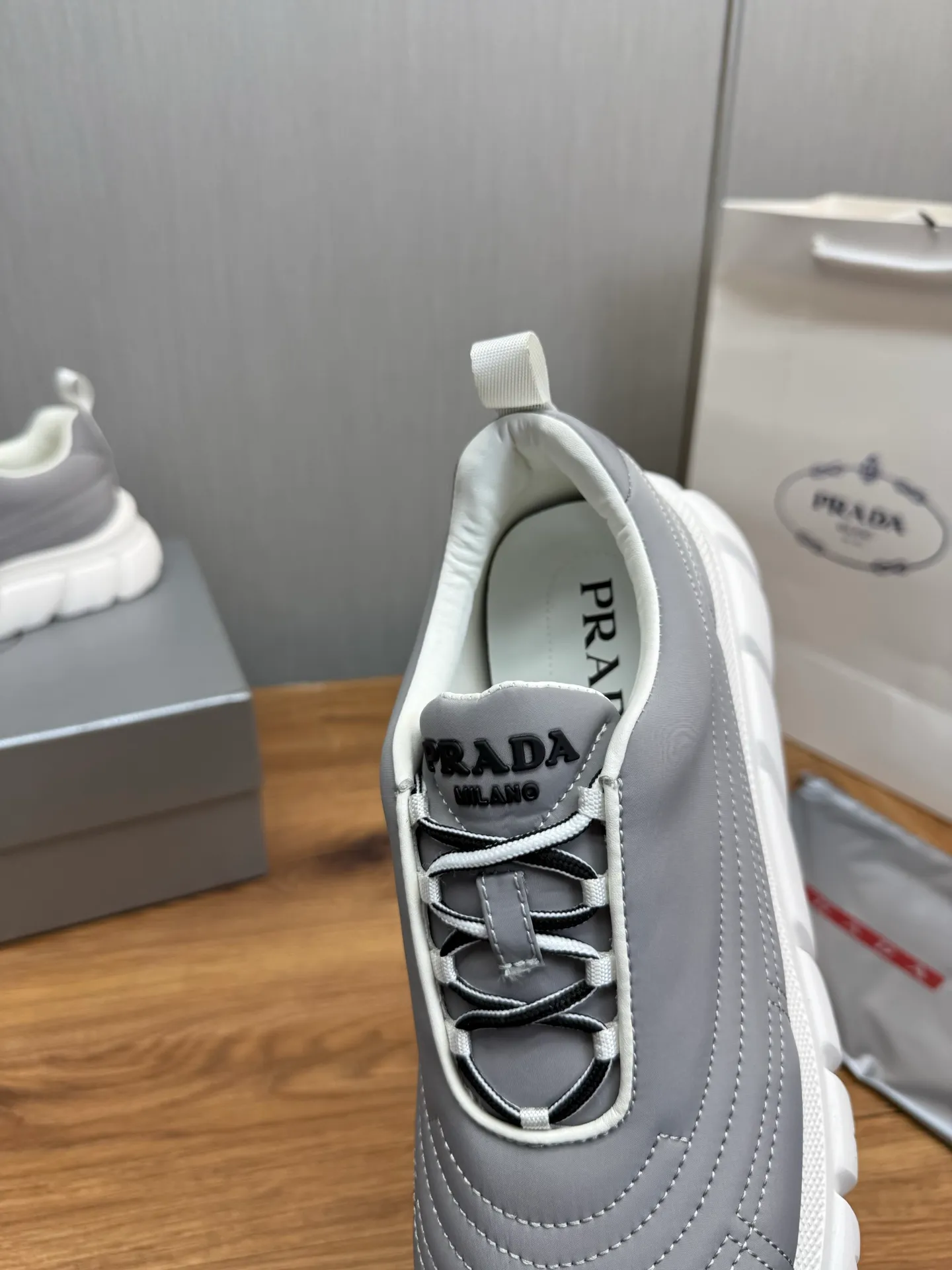 Men's shoes 💰580💰 [PRADA] Men's shoes are popular in the counter, official website synchronization, 1 high-quality shipment ✔️Imported waterproof fabric + cowhide lining, 1🆚1 replica, original sole, 38-45 (45 customized, non-refundable)
